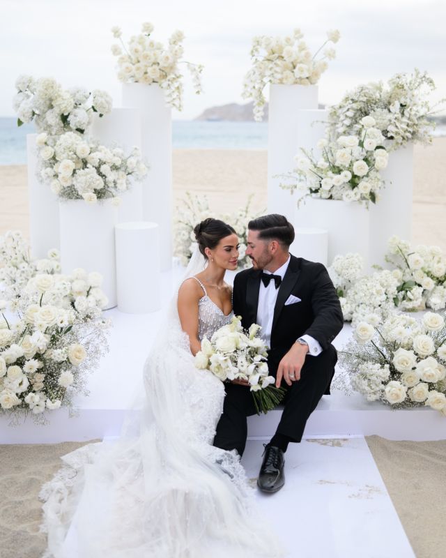 Married, on the sand, surrounded by more white roses than we’re willing to count. 🤍
This ceremony backdrop took hours to build and about five seconds to fall in love with.
Designing luxury destination weddings in Los Cabos means getting details like this exactly right. 🤍
Planning  @lookatmebridesco with Mariana @mar.2027
Design @lookatmebridesco with Michelle @michgrsv
Venue @garzablancaloscabos
Photo @mtphotoco
MUA @wakeupandmakeupcabo
Production @ambientic_ @blushnroses.cabo @madebycraftery
B&G
@jess_cabb
@rj_prince
#LookAtMeBrides #CaboWedding #WeddingCeremony